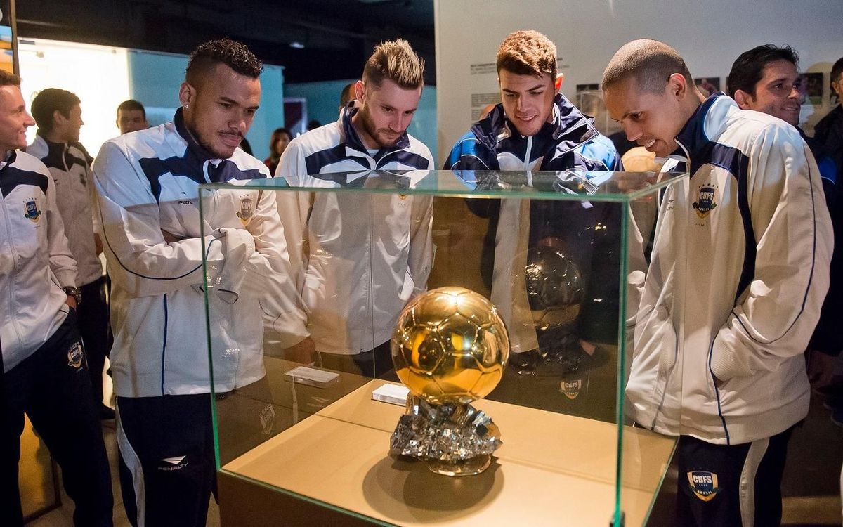 La 'Canarinha' visita el Camp Nou Experience