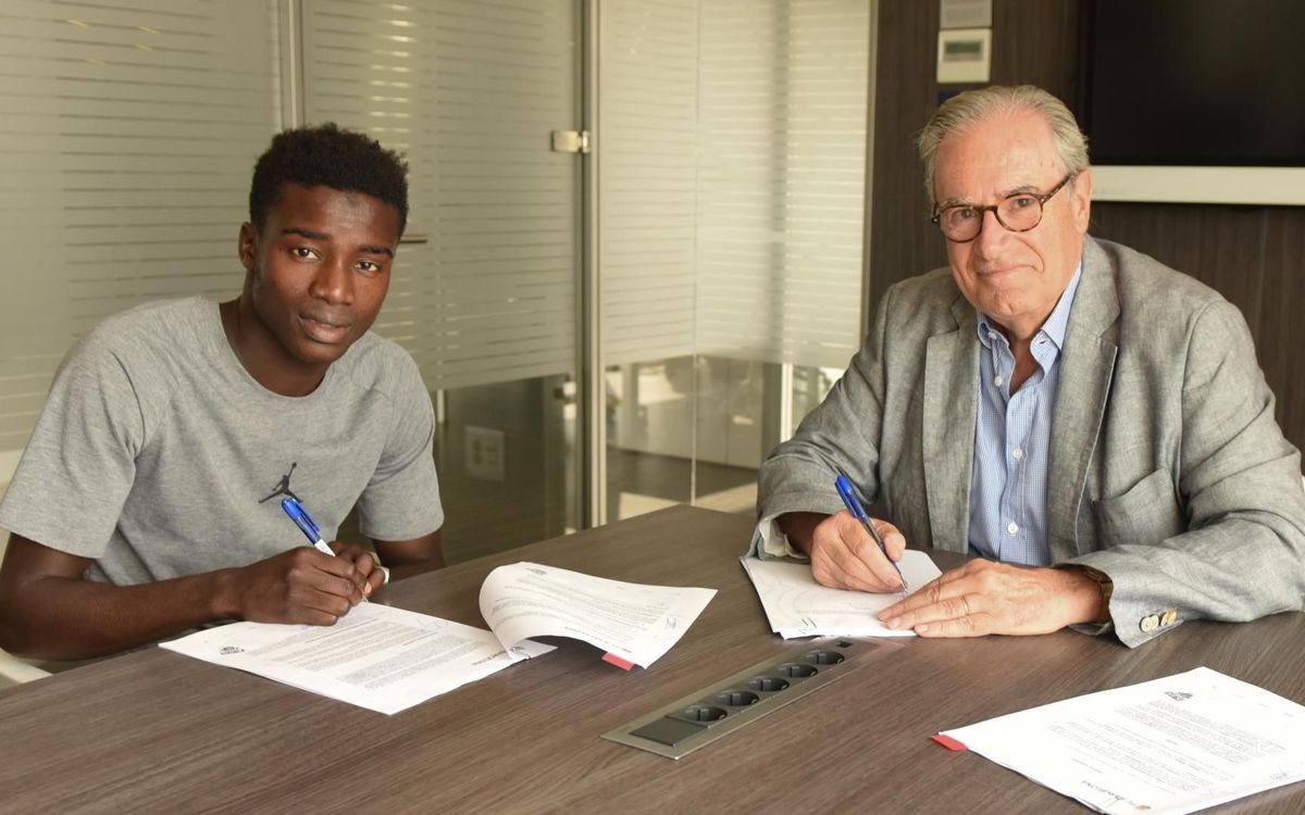 Wague signa contracte amb el directiu Silvio Elias