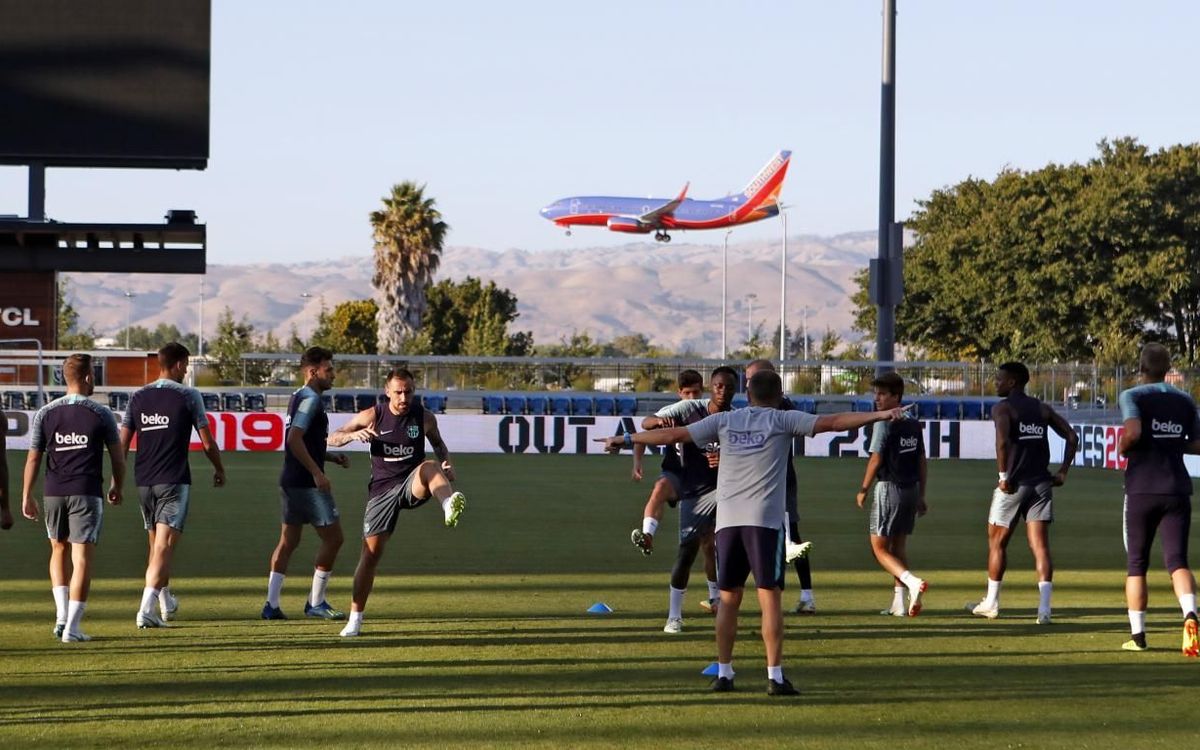 Barça arrives in San José and works out in the afternoon