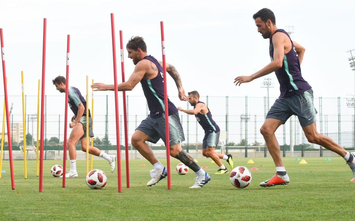 Primera doble sesión, en familia, para Messi, Sergio, Piqué y Alba