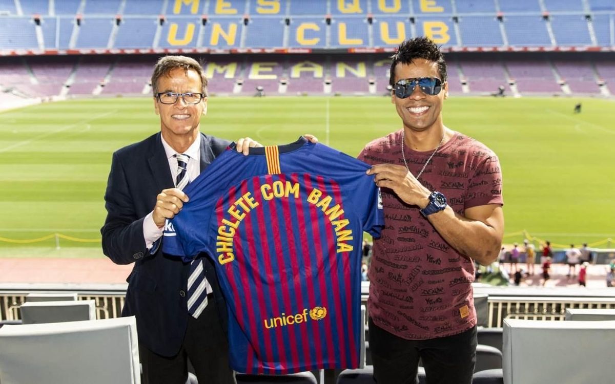 Chiclete com Banana visita el Camp Nou