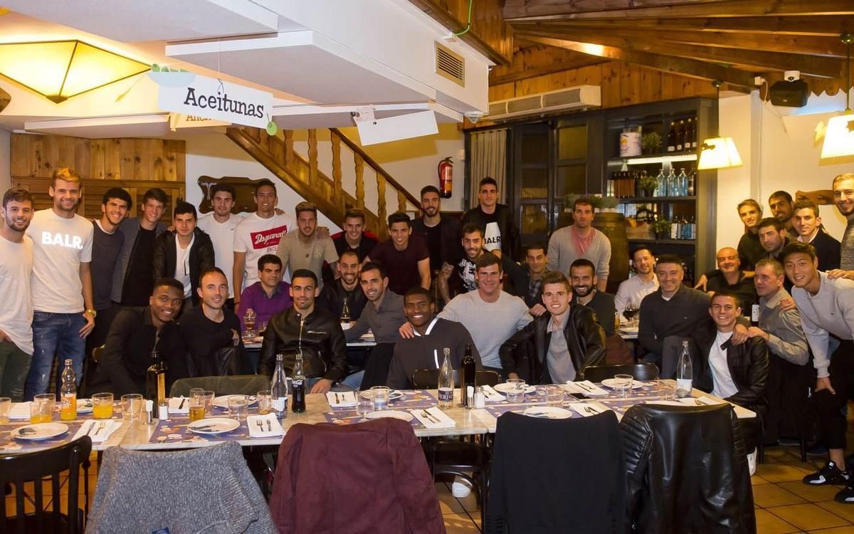 El Barça B, de sopar d’equip per fer pinya
