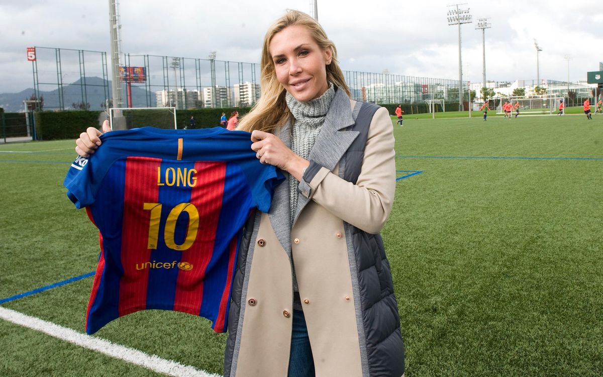 Allie Long visita el entrenamiento del Barça Femenino