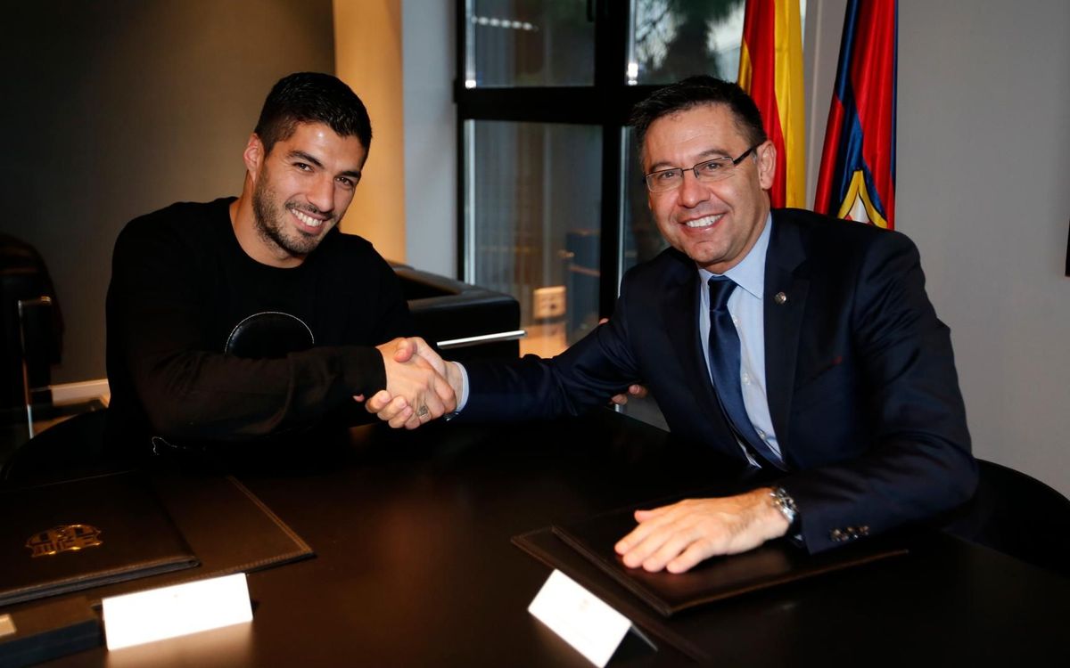 Luis Suárez signa l’ampliació del seu contracte