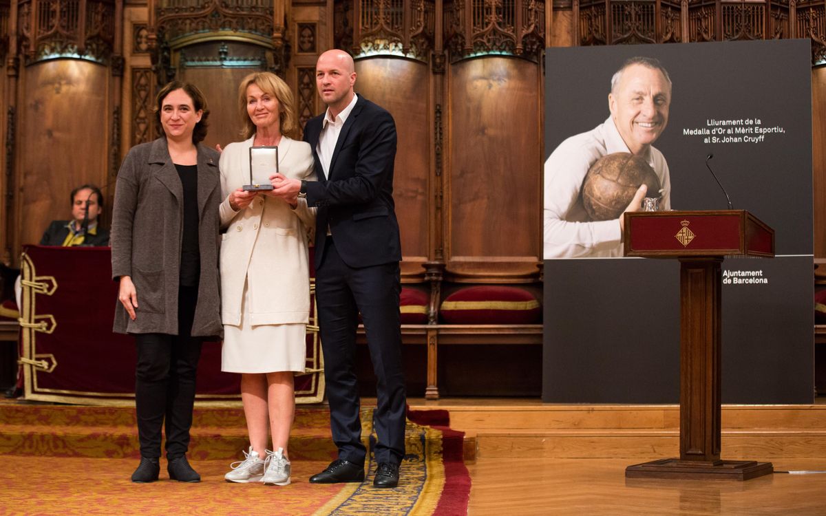 Johan Cruyff rep a títol pòstum la Medalla d’Or al Mèrit Esportiu de l’Ajuntament de Barcelona