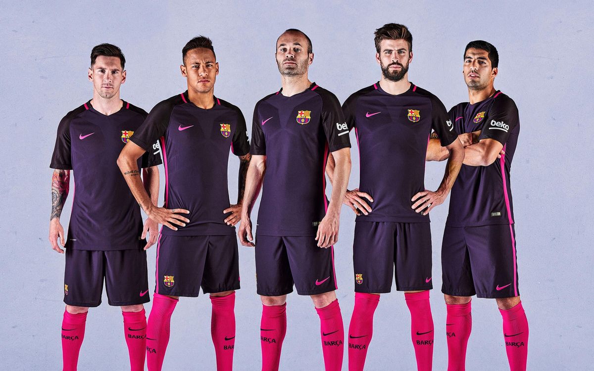 La segona equipació del FC Barcelona de la temporada 2016/17 serà de color púrpura