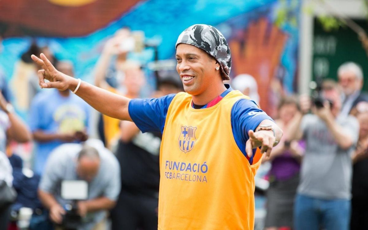Ronaldinho: It makes me happy to see Messi and Neymar making history