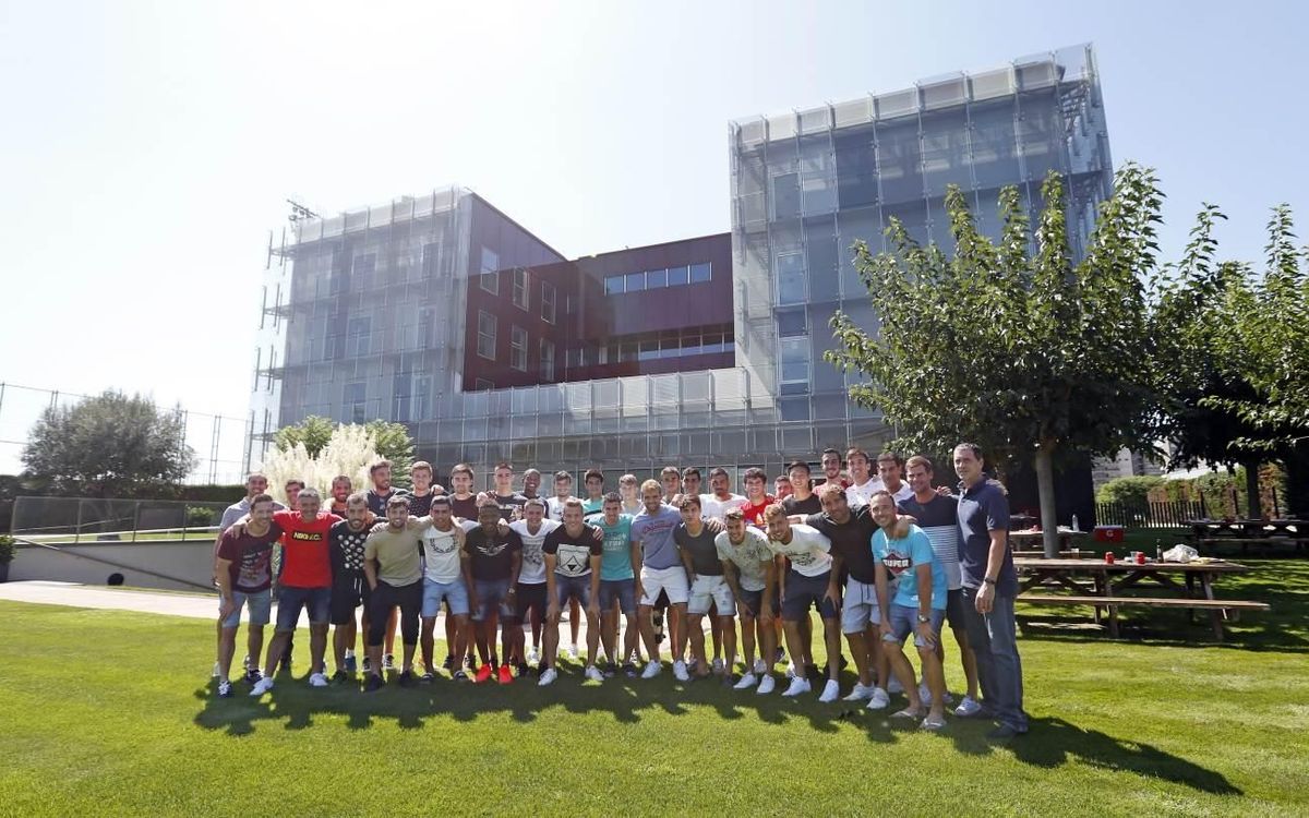Barbacoa del Barça B en La Masia