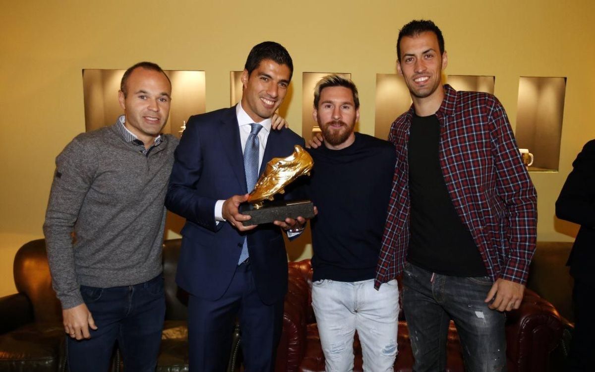 An insider's look at the day FC Barcelona striker Luis Suárez received his second Golden Shoe