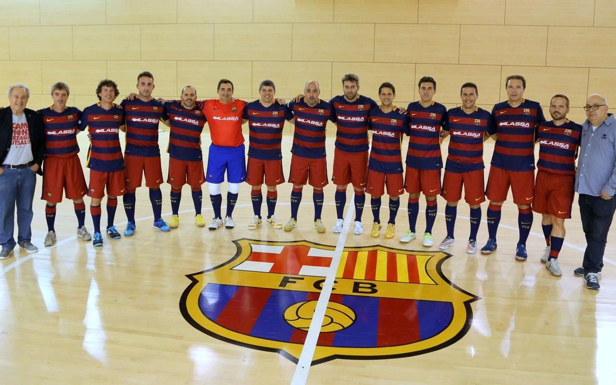 Los exjugadores del Barça de fútbol sala, en acción