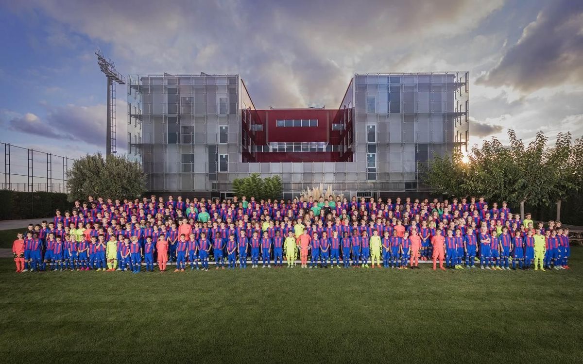 Presentación de las plantillas de los equipos de fútbol formativo del FC Barcelona