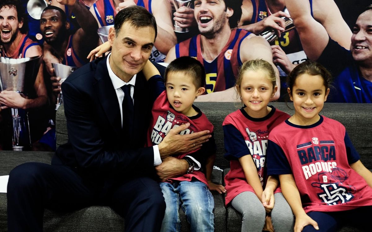 Los tres jóvenes ganadores del concurso 'El verano es Rookie' viven una experiencia única en el Palau Blaugrana
