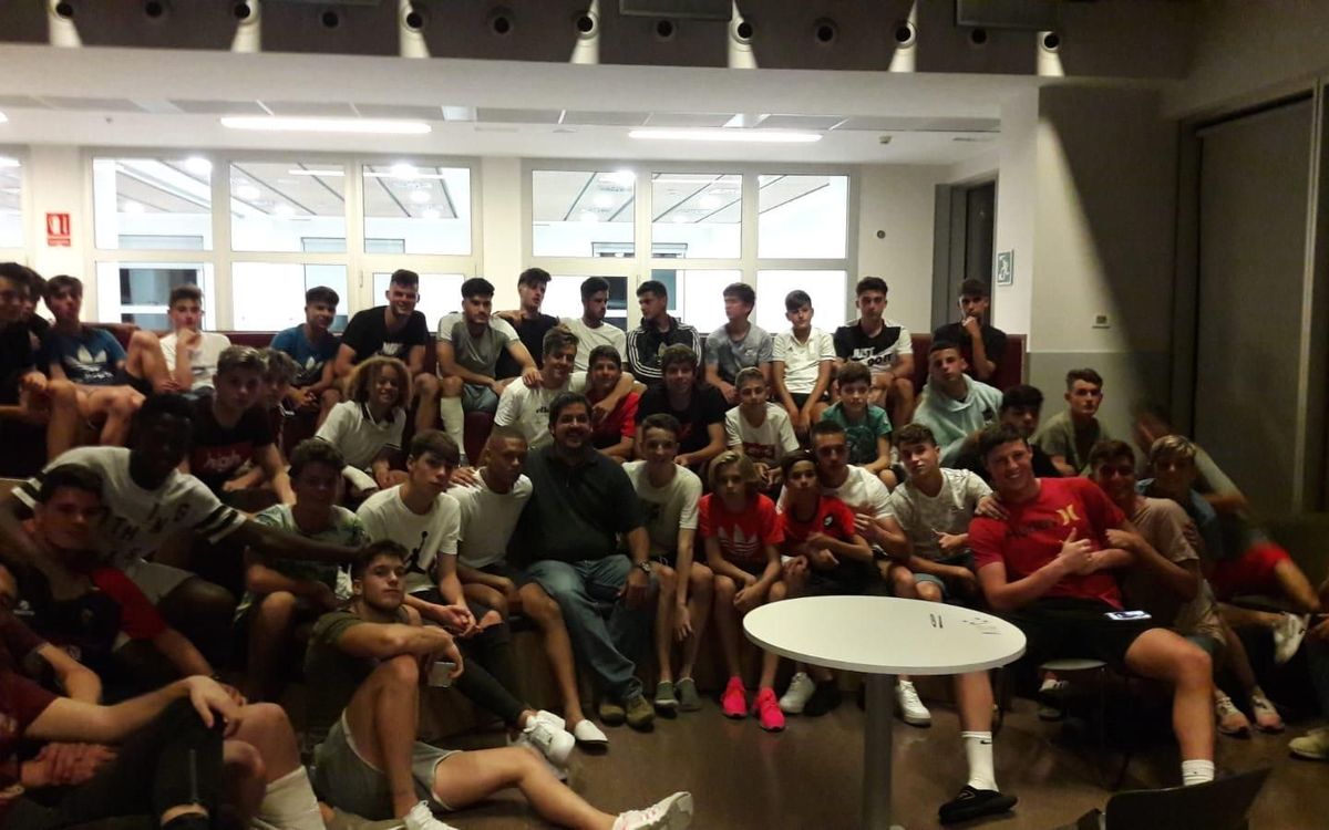 Cena de bienvenida a los nuevos residentes de La Masía