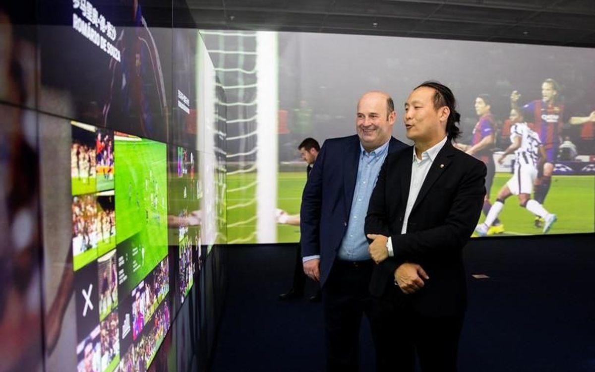 The FC Barcelona delegation visit the Barça Experience in Haikou which is being inaugurated this Sunday