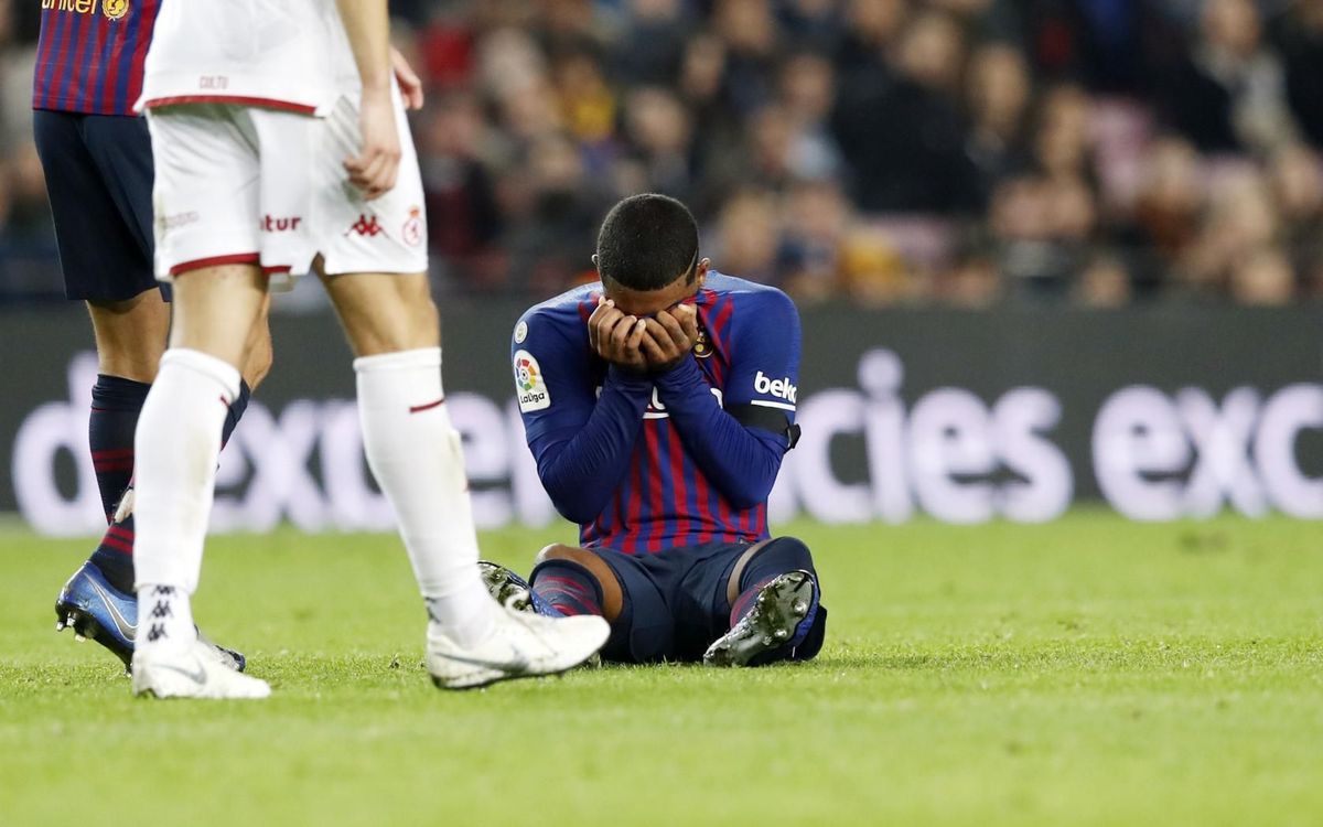 Malcom sprains right ankle