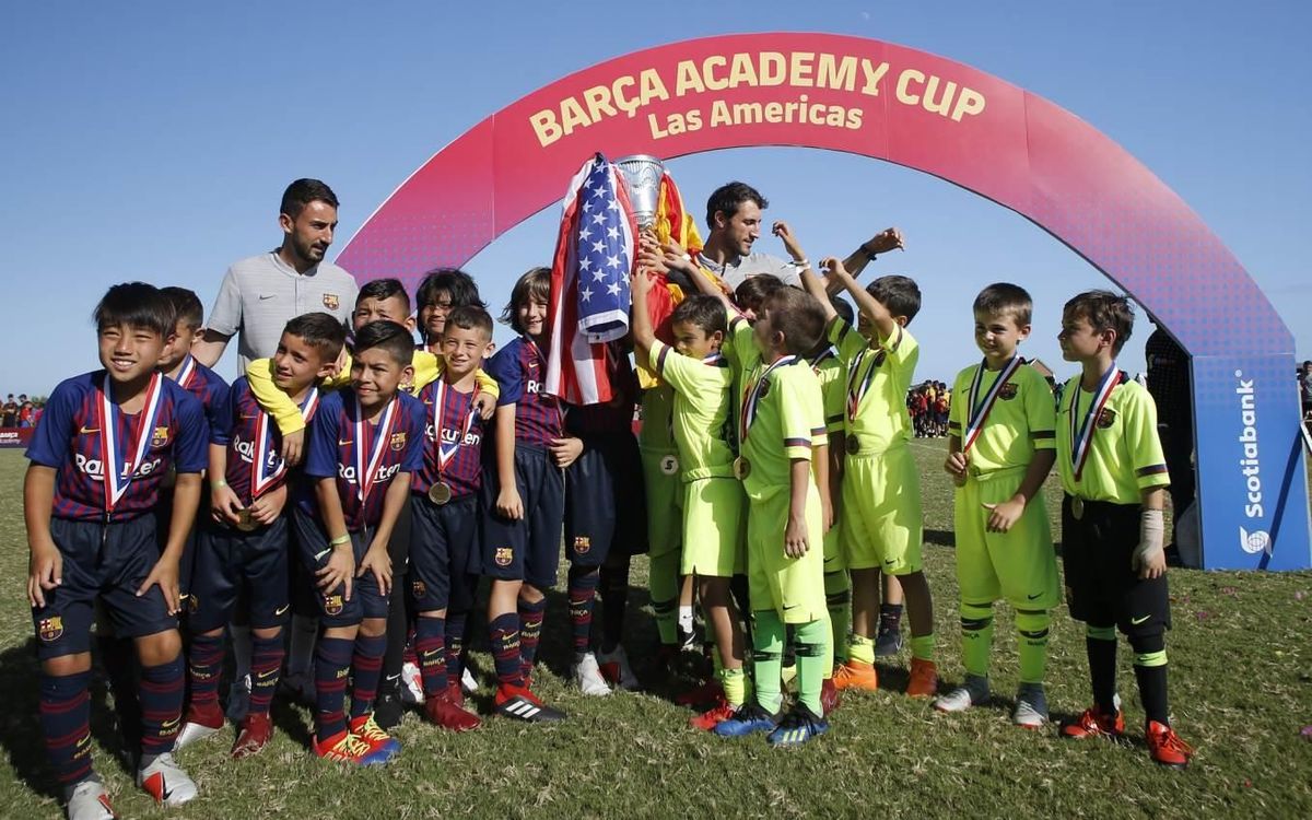 La Barça Escola Barcelona cede su título a la Barça Academy Pro NY en un gesto deportivo en la Barça Academy Las Américas Cup
