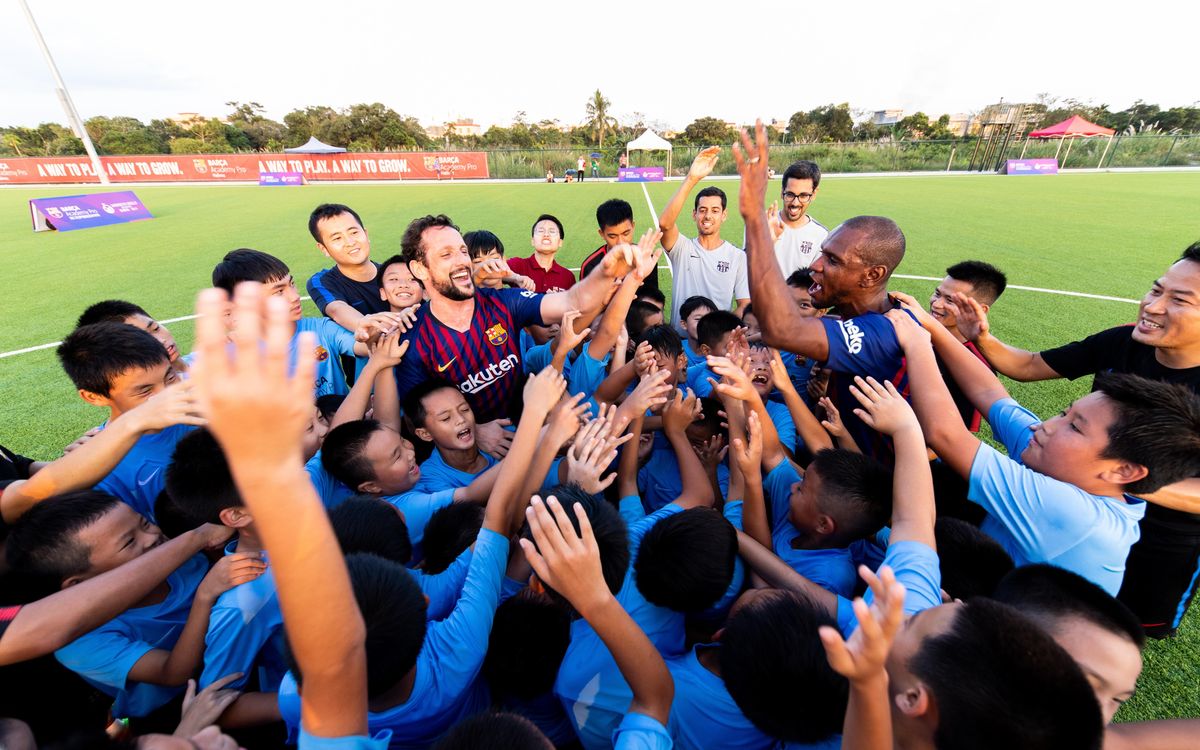 Abidal and Belletti play game against Barça Academy Pro Haikou