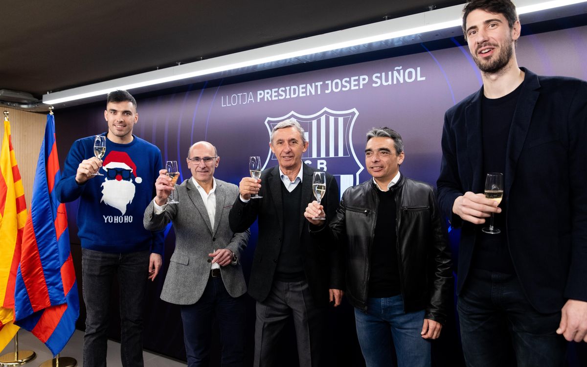 El primer equipo de baloncesto despide en 2018 con un brindis