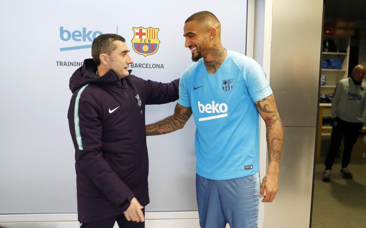 Kevin-Prince Boateng meets his new team-mates