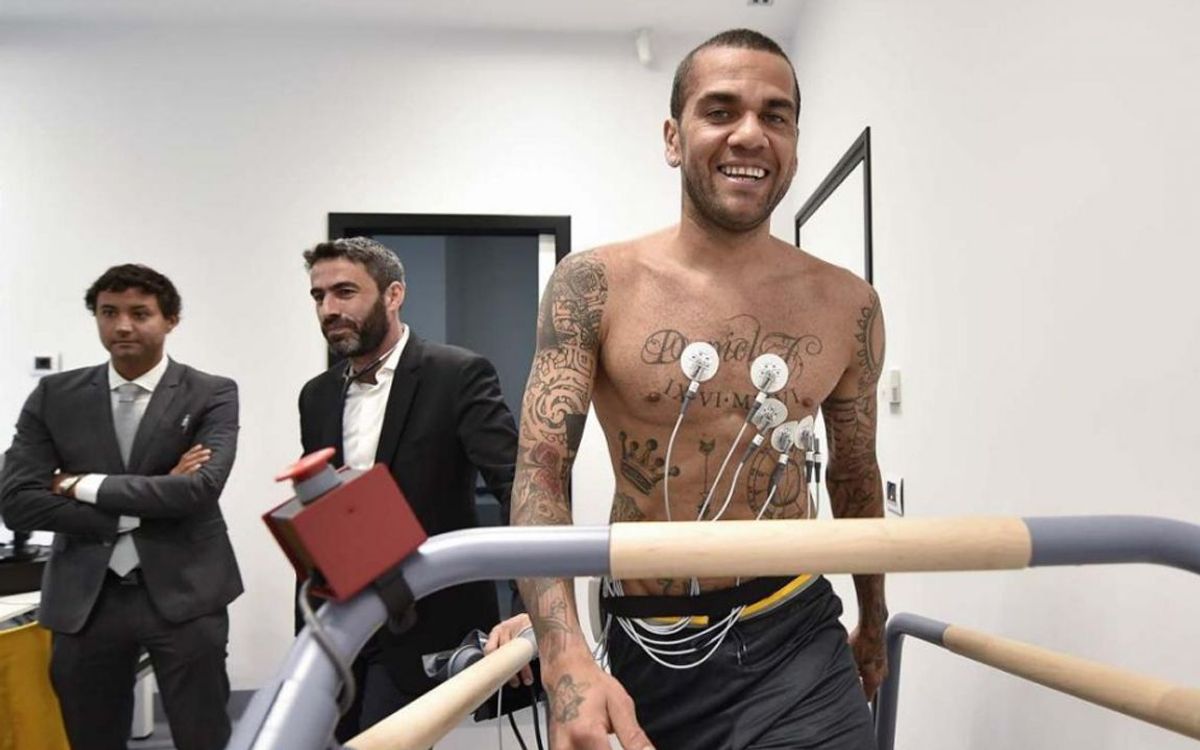 Dani Alves, presentado con la Juventus