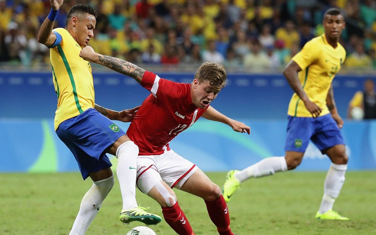 La Brasil de Neymar Jr. y Rafinha golea a Dinamarca (4-0)