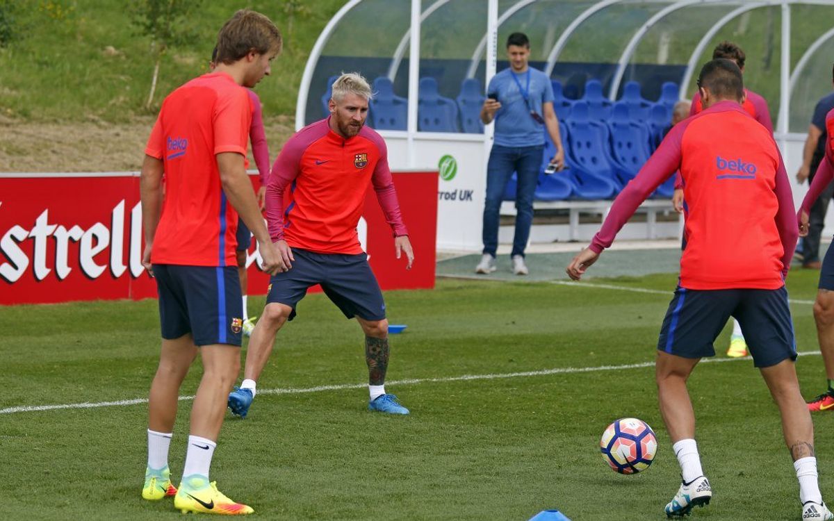 El Barça completa la primera doble sessió a St. George’s Park