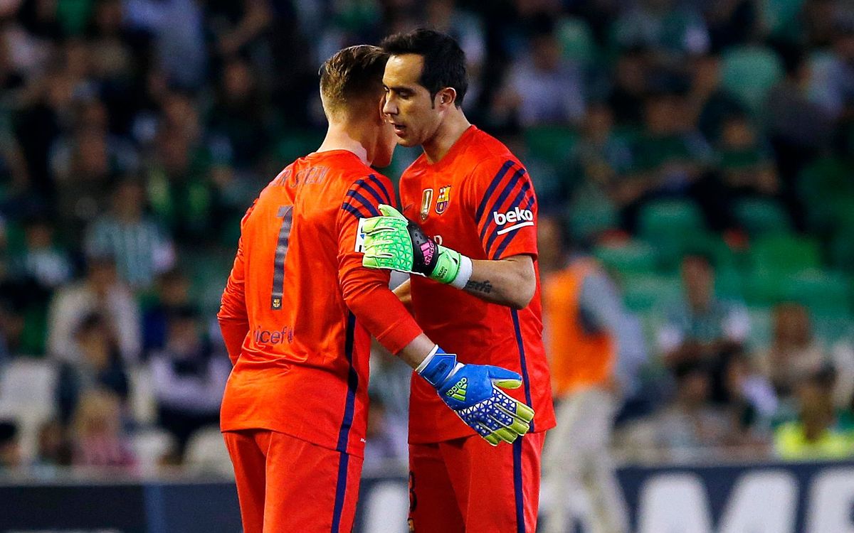Las pruebas confirman que Claudio Bravo tiene una lesión en el sóleo de la pierna derecha