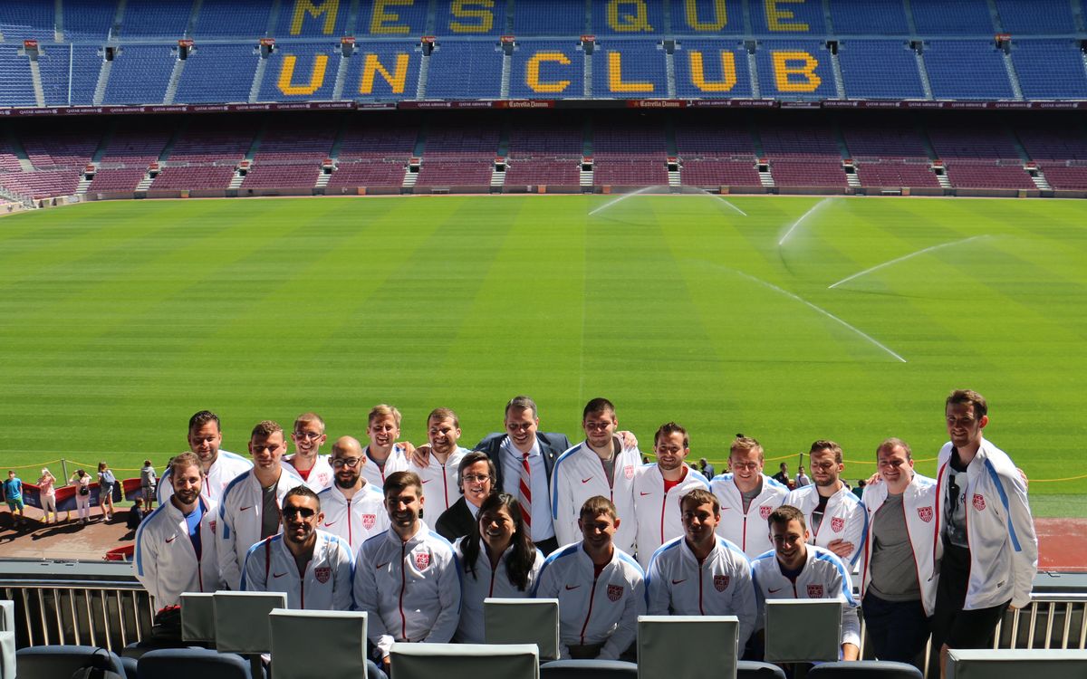 El equipo paralímpico de fútbol 7 de los Estados Unidos visita las instalaciones del FC Barcelona