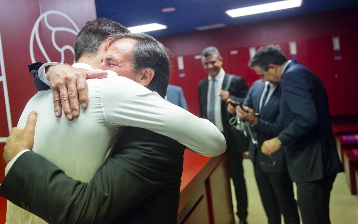 El moment més emotiu de la presentació d’André Gomes