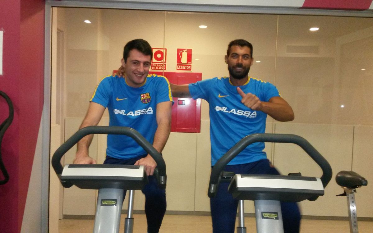 L’handbol torna a entrenar-se en un vestidor buit