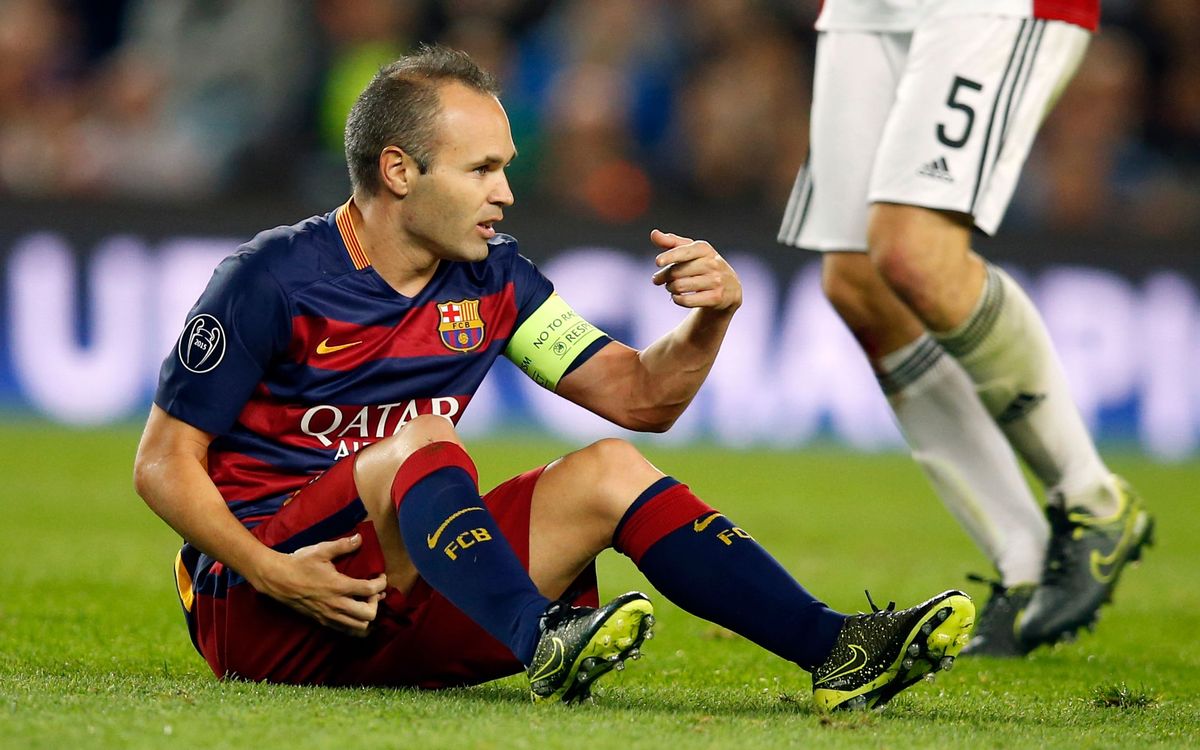 Iniesta pateix una lesió al bíceps femoral de la cama dreta