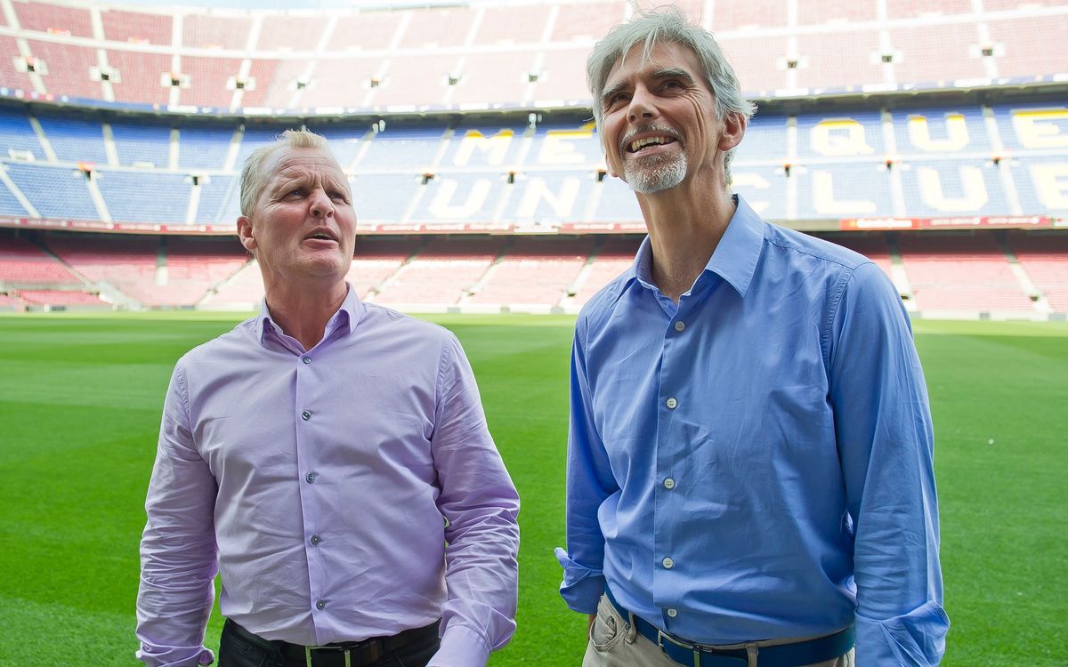 Damon Hill y Johnny Herbert visitan el Museo del Barça