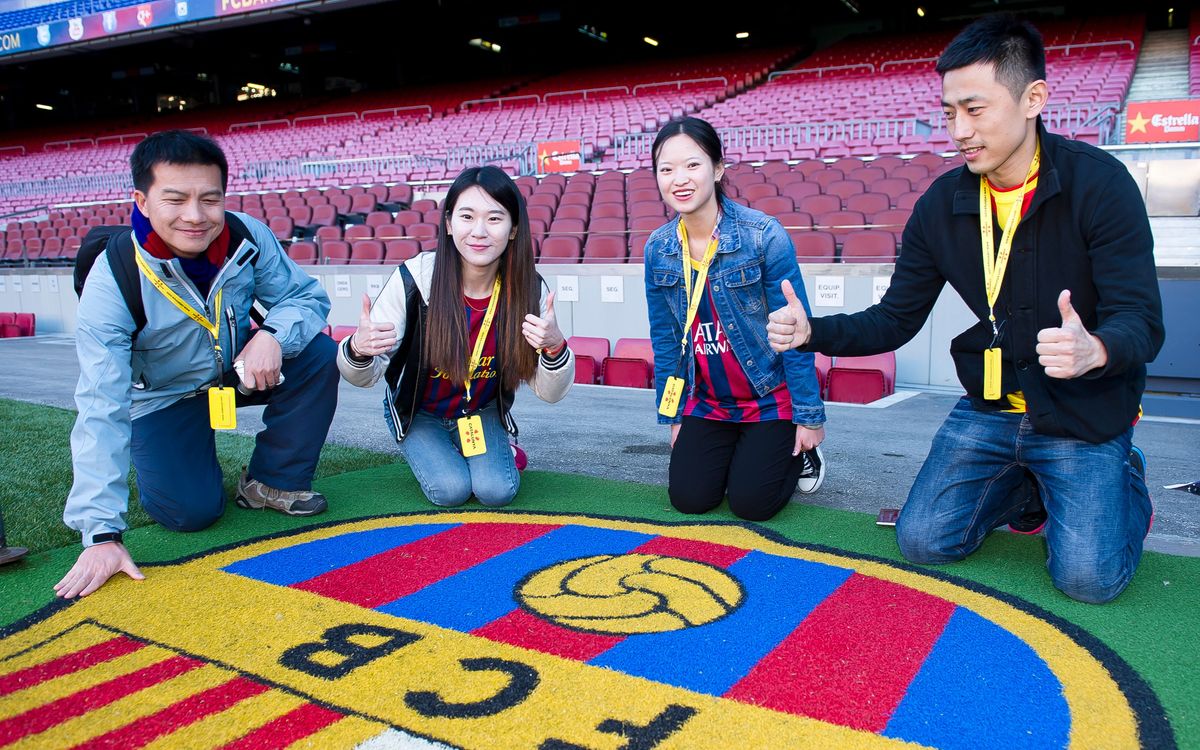 Los ganadores de concurso de Catalunya Turisme disfrutan del ‘Camp Nou Experience’