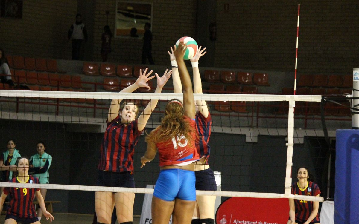 Triunfo del voleibol femenino para finalizar terceras en la fase regular (3-2)