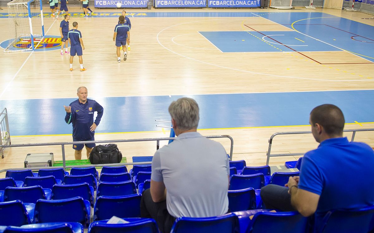 El director de l'Acadèmia de Futbol de l'Everton visita el Barça Alusport
