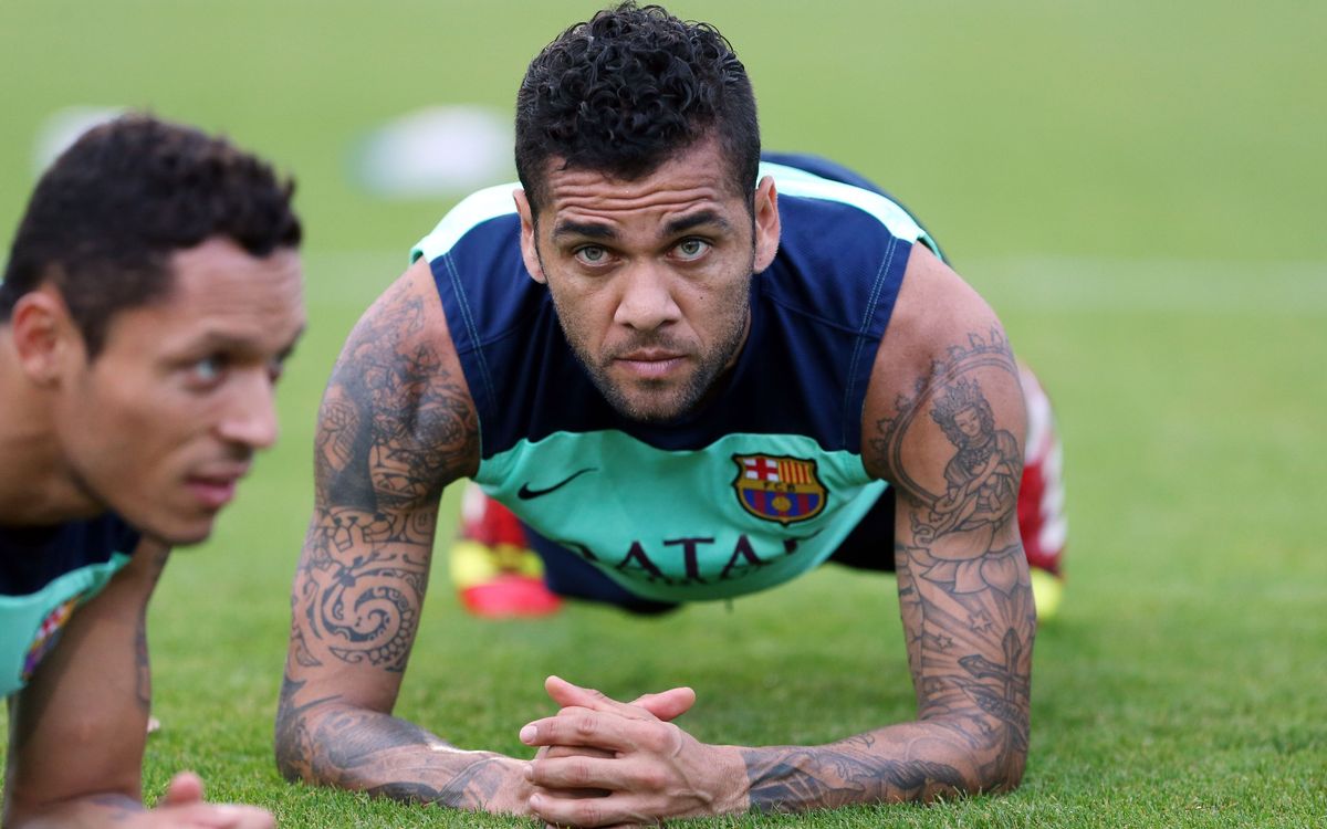 Dani Alves, de set a deu dies de baixa