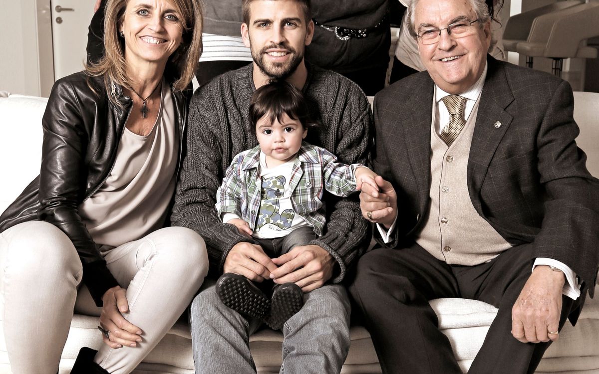 La família de Gerard Piqué i el cens, protagonistes de la Revista BARÇA