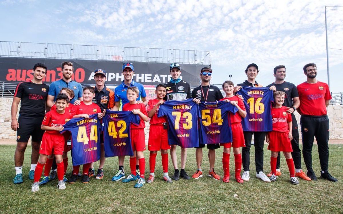 Los pilotos de MotoGP, alumnos por un día en la FCBEscola Austin