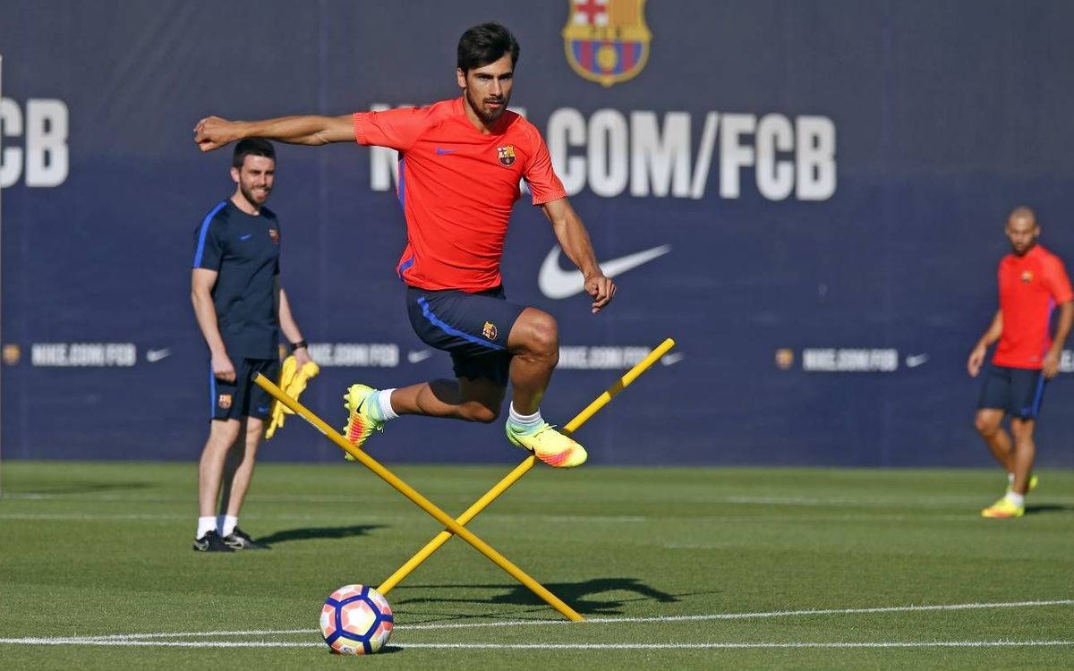 André Gomes y Samuel Umtiti ya entrenan con los compañeros