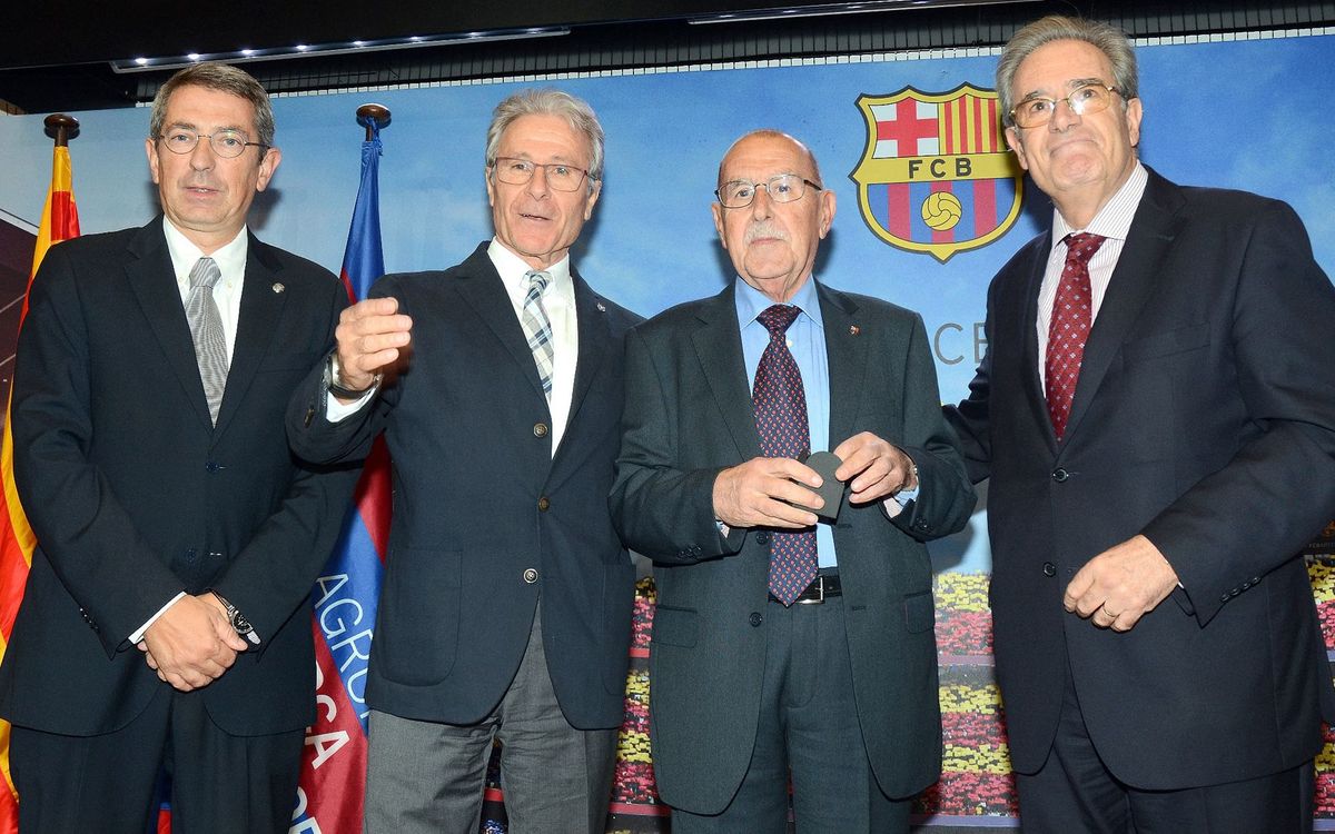 Luto por la muerte de Manel Vich, la voz del Camp Nou