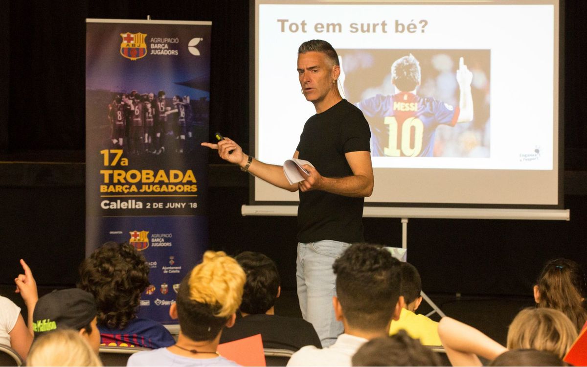 Vivències i valors del futbol blaugrana al taller Engaxa't a l'esport a Calella