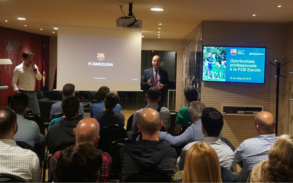 L'Agrupació, colze a colze amb la FCB Escola