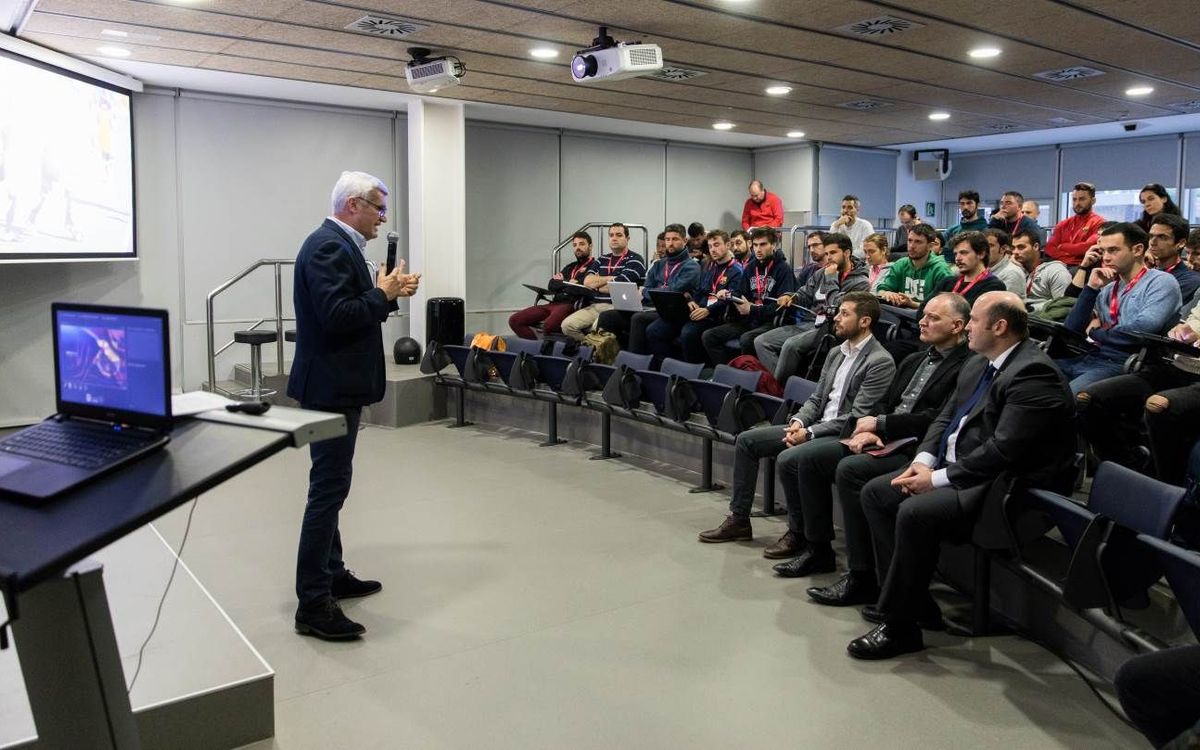 Dos exjugadors del Barça es formen com a entrenadors a la FCB Coaches Academy